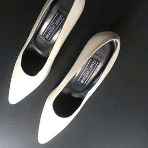 Suede pumps with architectural heel